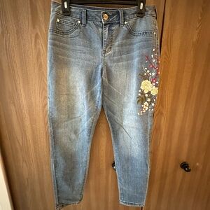 Jennifer Lopez Blue Cropped Jeans with Floral Embroidery